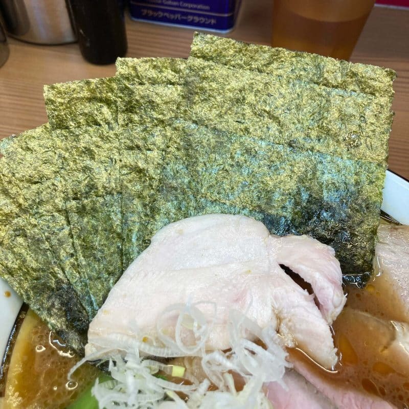 【麺家 たいせい】上特選ラーメンの大判の海苔と鶏むね肉