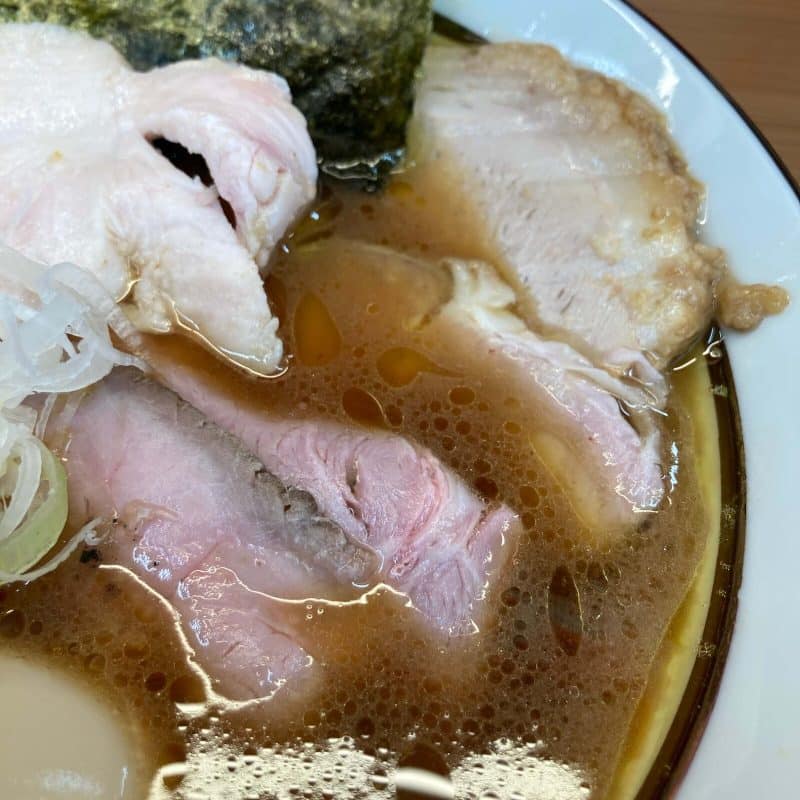 【麺家 たいせい】上特選ラーメンに並ぶチャーシュー