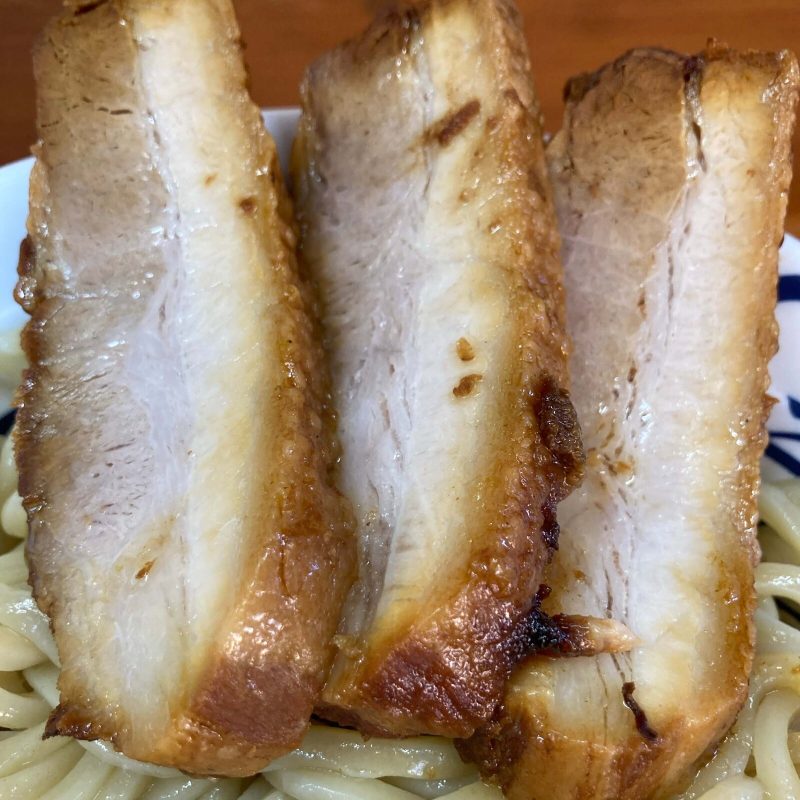 【自家製麺 福は内】の半肉 分厚いチャーシュー3枚