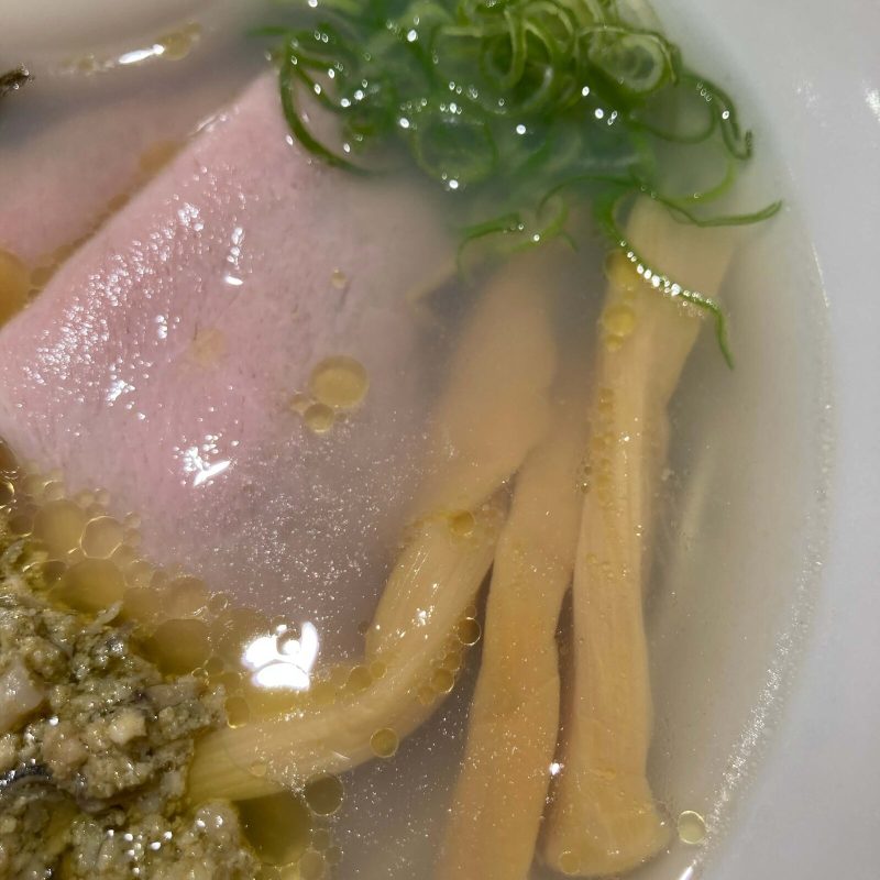 中野坂上【らぁめん 希いろ】の特製牡蠣塩ラーメン チャーシューとメンマ