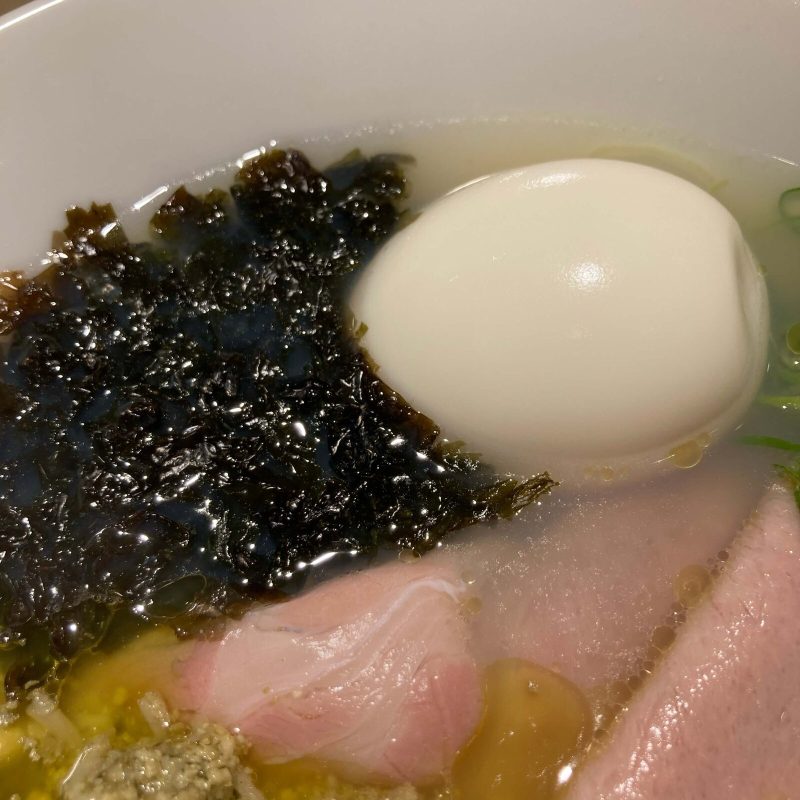 中野坂上【らぁめん 希いろ】の特製牡蠣塩ラーメン 磯のりと味玉