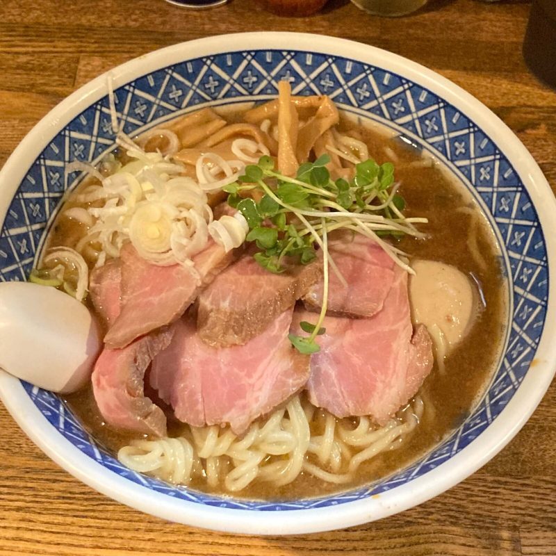 東十条【燦燦斗】のらーめん大盛 特増し チャーシューと味玉、カイワレ