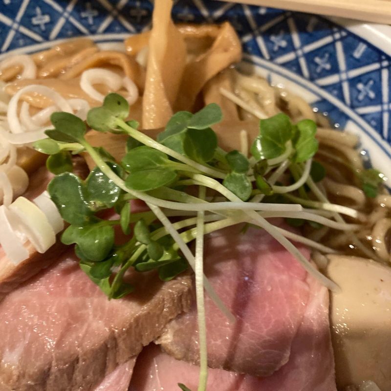 東十条【燦燦斗】のらーめんにのったカイワレ大根