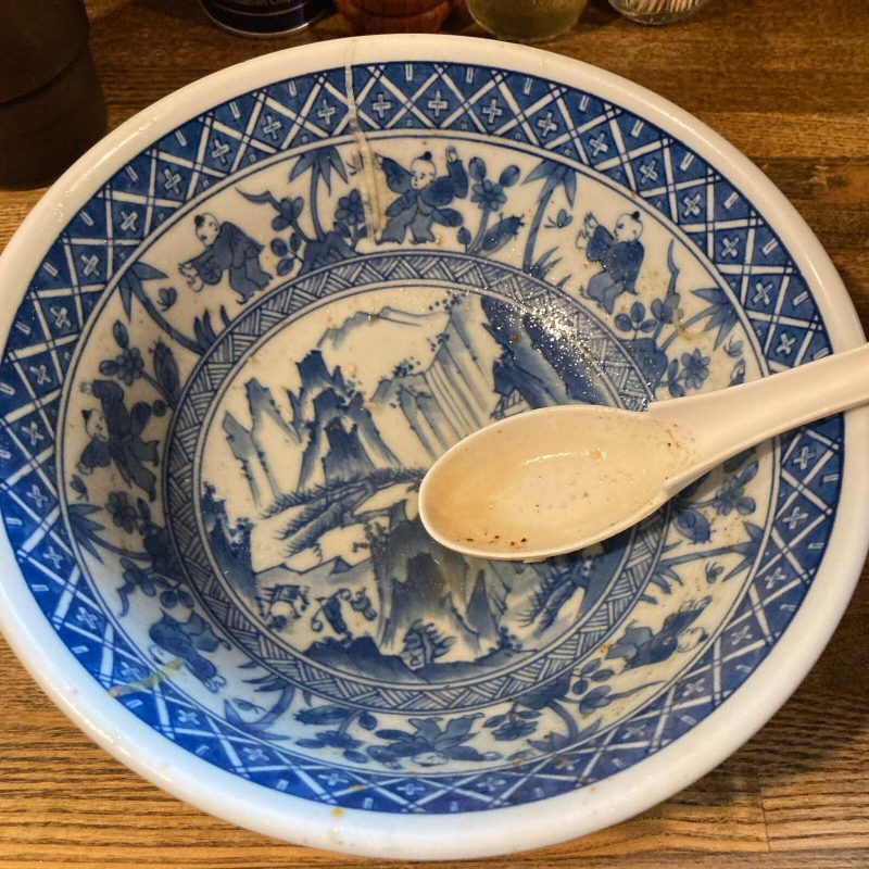東十条【燦燦斗】の完食した丼とレンゲ